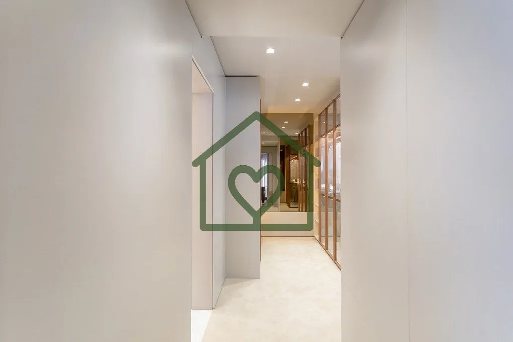 Imagem Jardim Europa, apto andar alto com 202 metros privativos sendo 3 suítes e 3 vagas no Tree Haus, emp...