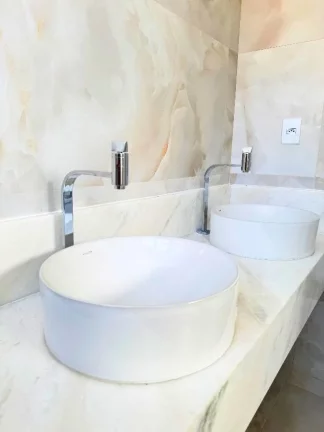 Imagem Casa duplex de alto padrão em condomínio fechado Lagoa Silvana.