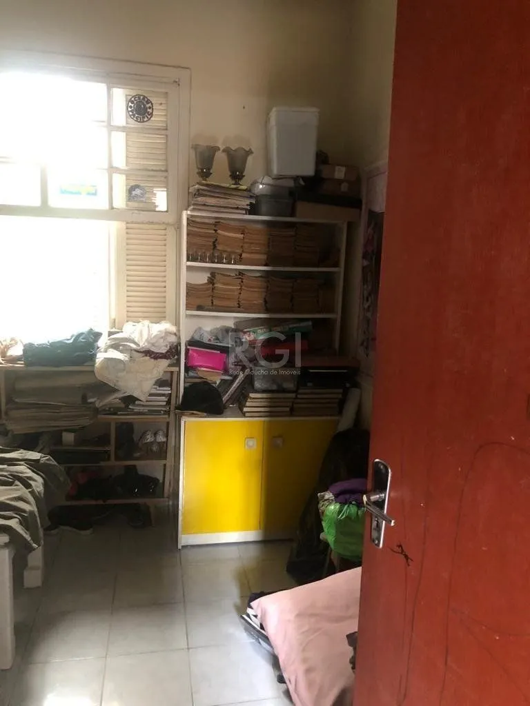 Imagem Casa/terreno medindo 200m² de privativo, 550m² totais no bairro Partenon, 9 vag