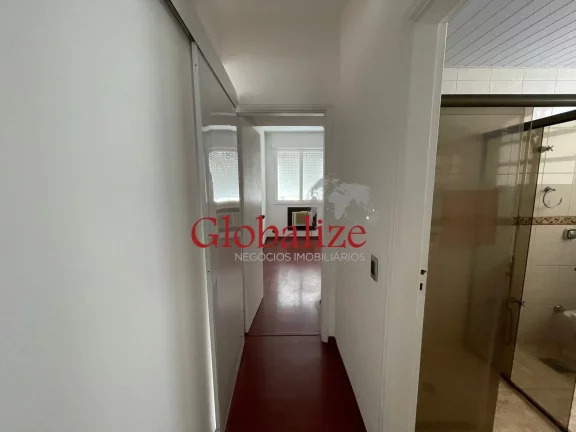 Imagem APARTAMENTO À VENDA CONDOMÍNIO FRENTE AO MAR NO GONZAGA COM 2 DORMITÓRIOS, SALA, WC, COZINHA, ÀREA DE SERVIÇO, D. EMPREGADA COMPLETA POR R$900.000,00