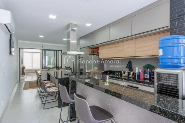 Imagem Belíssima casa térrea com 2 anos de construção no Condomínio Terras do Fontanário, Paulínia.
...