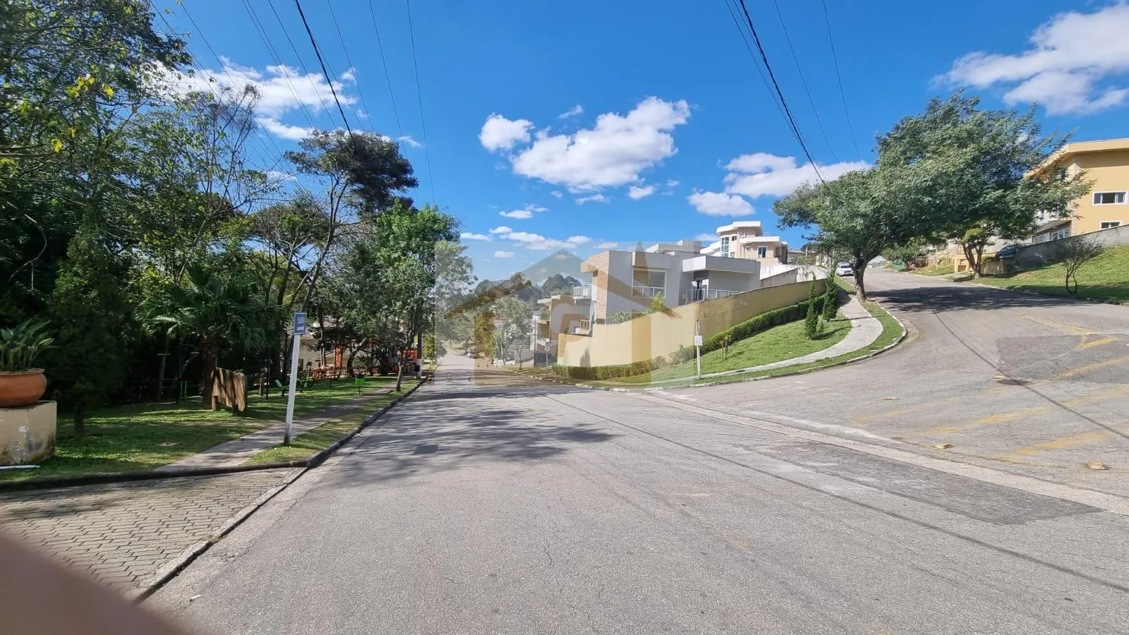 Imagem Aquisição de uma Obra, Casa térrea , belo projeto. Clube Maravilhoso