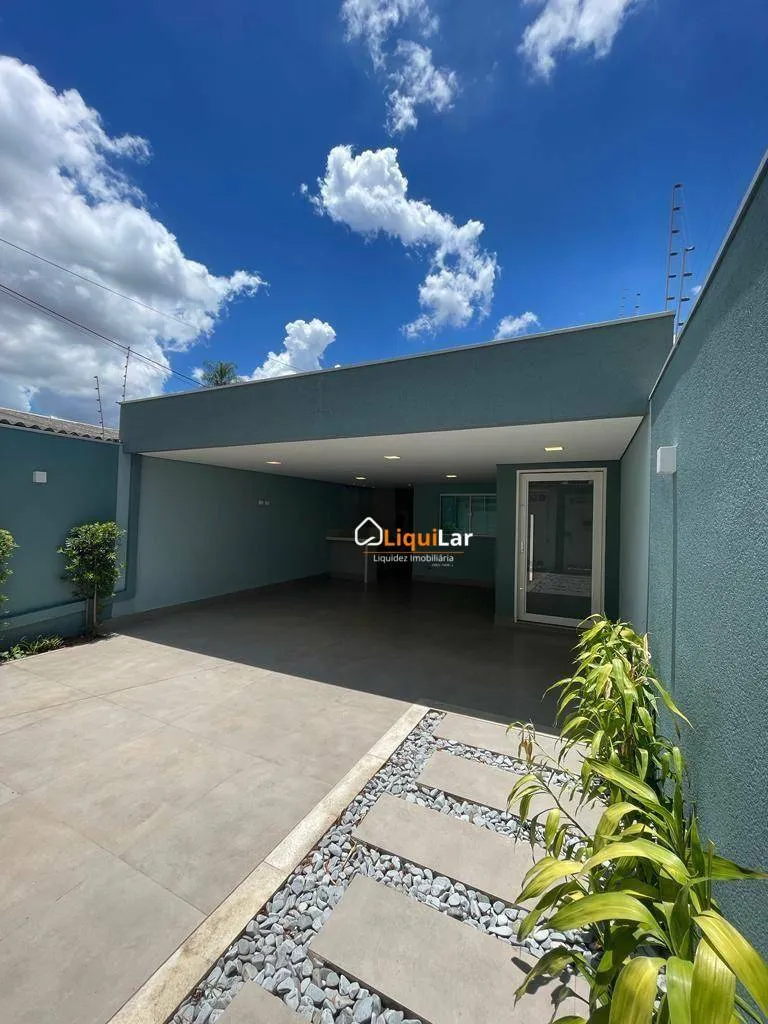 Imagem Casa Moderna no Silvia Regina com 2 Suítes, Espaço Gourmet e Acabamento Impecável
