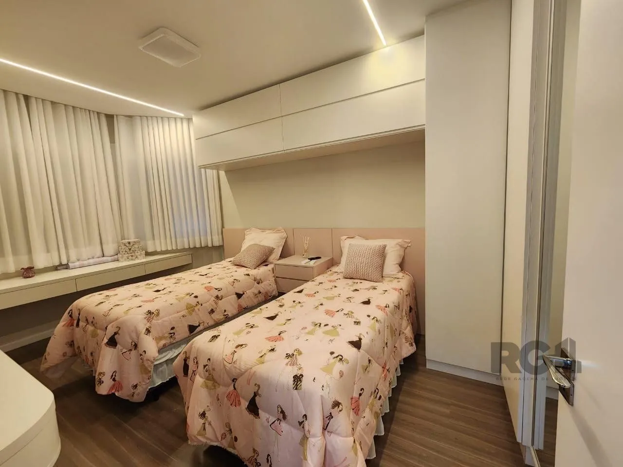 Imagem Casa em condomínio, 3 dorms, 1 suíte, 2 vagas bairro vale Ville