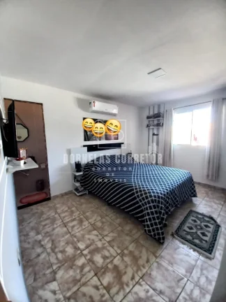 Imagem Excelente Casa de Esquina com Ambientes Amplos e Confortáveis