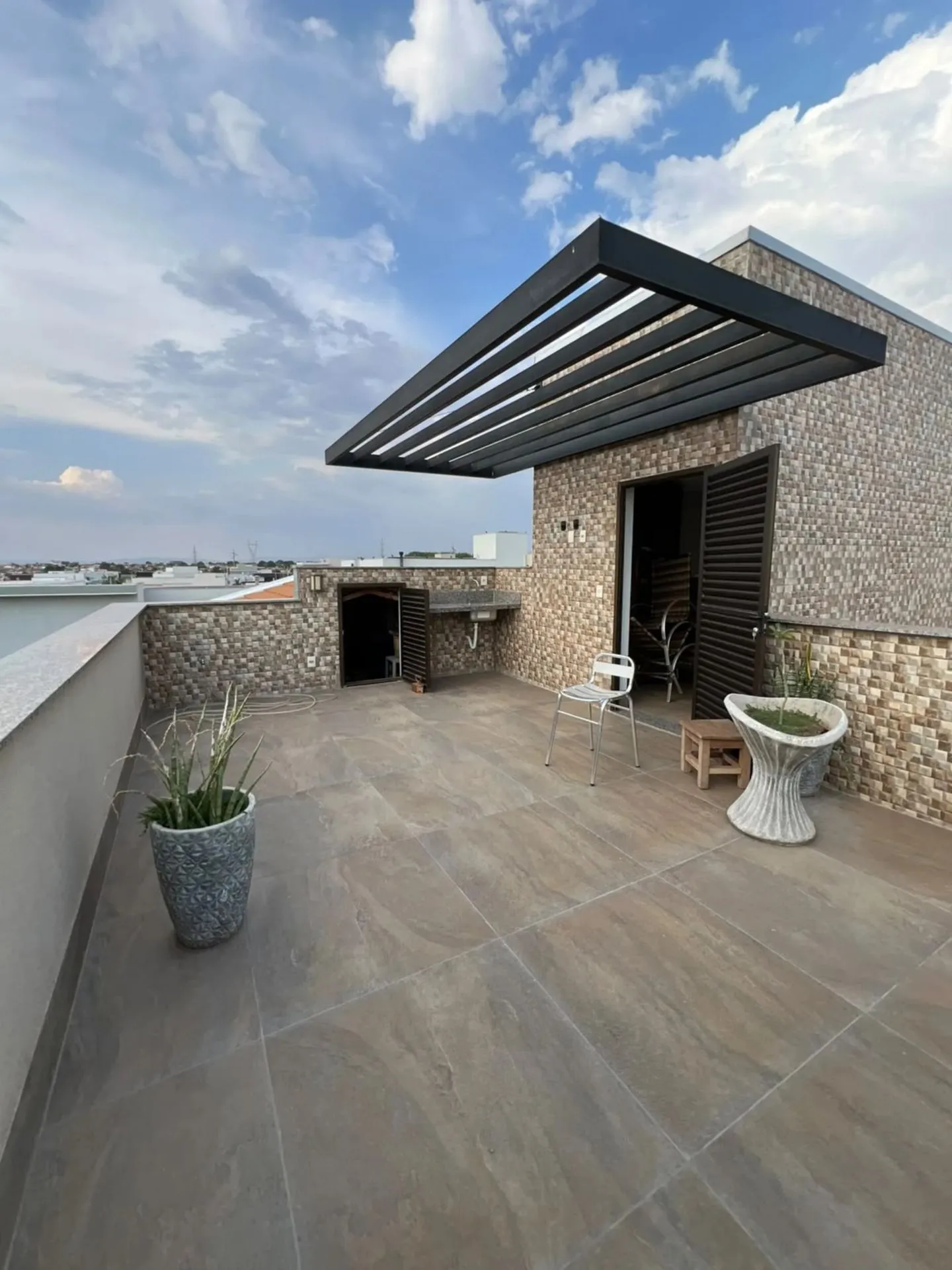 Imagem CASA TÉRREA À VENDA PRIMOR DAS TORRES 3 quartos, sendo 1 suíte
