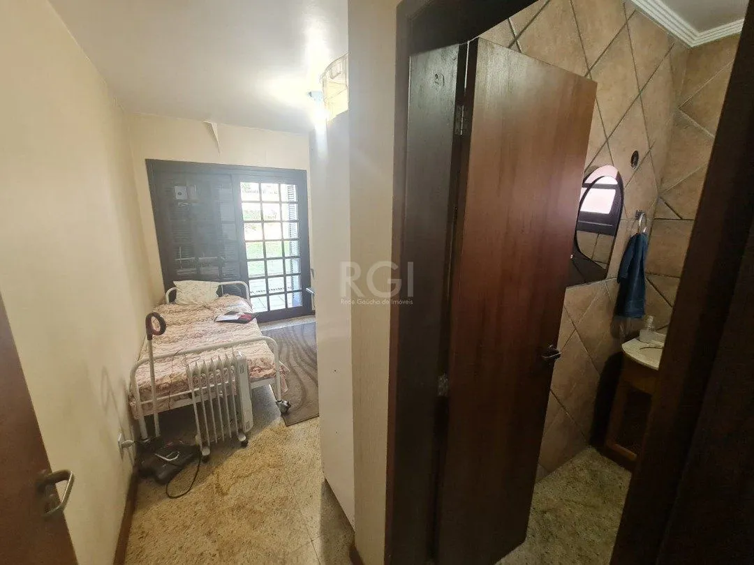 Imagem Casa para Venda - 464m², 5 dormitórios, sendo 4 suites, 4 vagas - Nonoai