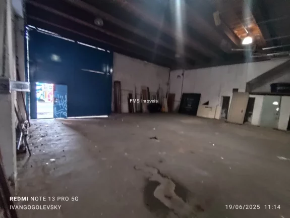 Imagem Galpão Comercial para Locação na Barra Funda, São Paulo-SP: 2 banheiros, 3 vagas de garagem, 600m² de Área