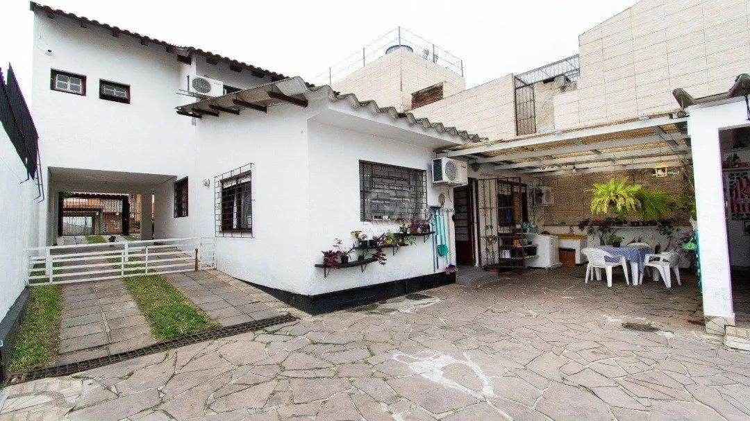 Imagem Casa para Venda - 238m², 3 dormitórios, sendo 1 suites, 3 vagas - Camaquã