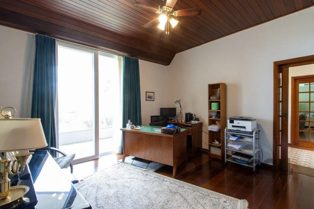 Imagem Sobrado com vista para Rio, 3 quartos, 2 suites, pátio, piscina, vaga para 4 carros - Bairro Vila Assunção
