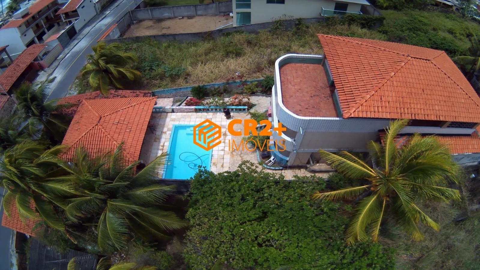 Imagem Vendo Casa triplex 06 quartos, 02 suítes, 03 vagas de garagem, 200 m2 em Cabo de