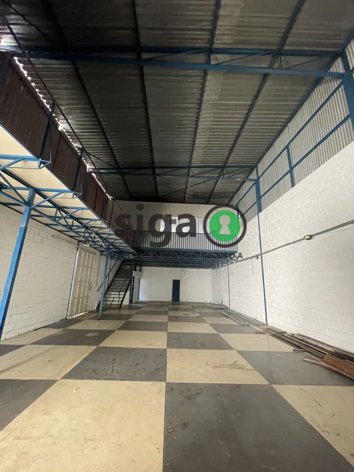 Imagem Galpão Industrial à Venda - 450 m² de Área Construída - ZC - Zona Comercial - ZEUP
