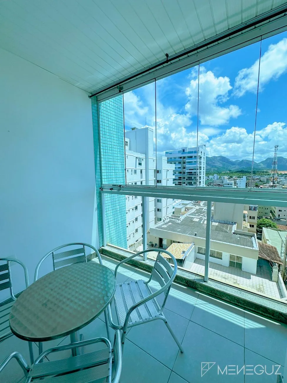 Imagem Apartamento Mobiliado na Praia do Morro - 3 Quartos em Prédio Frente Mar!