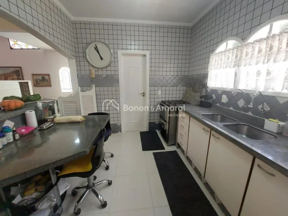 Imagem Casa À venda no Condomínio Monte Acrópolis em Valinhos com 3 dormitórios sendo 1 suíte, local d...