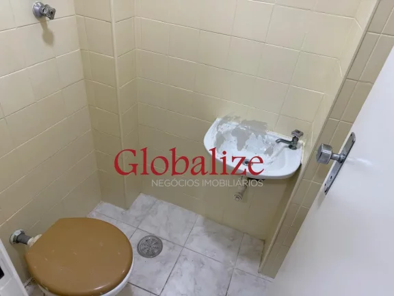 Imagem Apartamento amplo de 1 dormitório, condomínio baixo, vaga de garagem garantida e excelente localização.