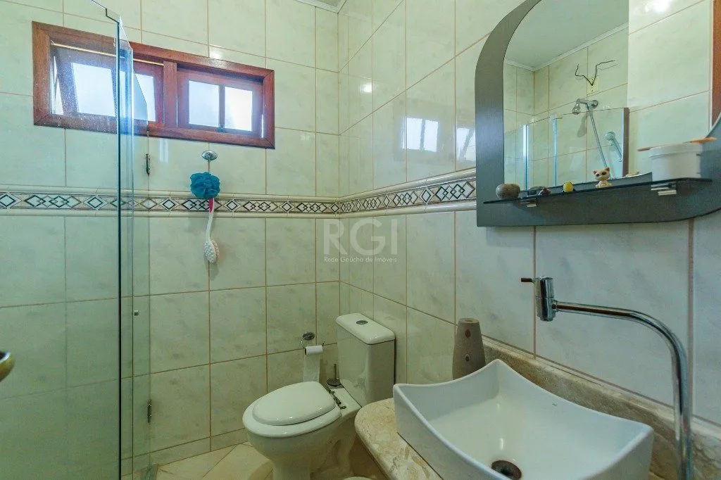 Imagem Casa 160m² - 3 dormitórios, 1 suíte, churrasqueira, terraço e 2 vagas de garagem no Guarujá