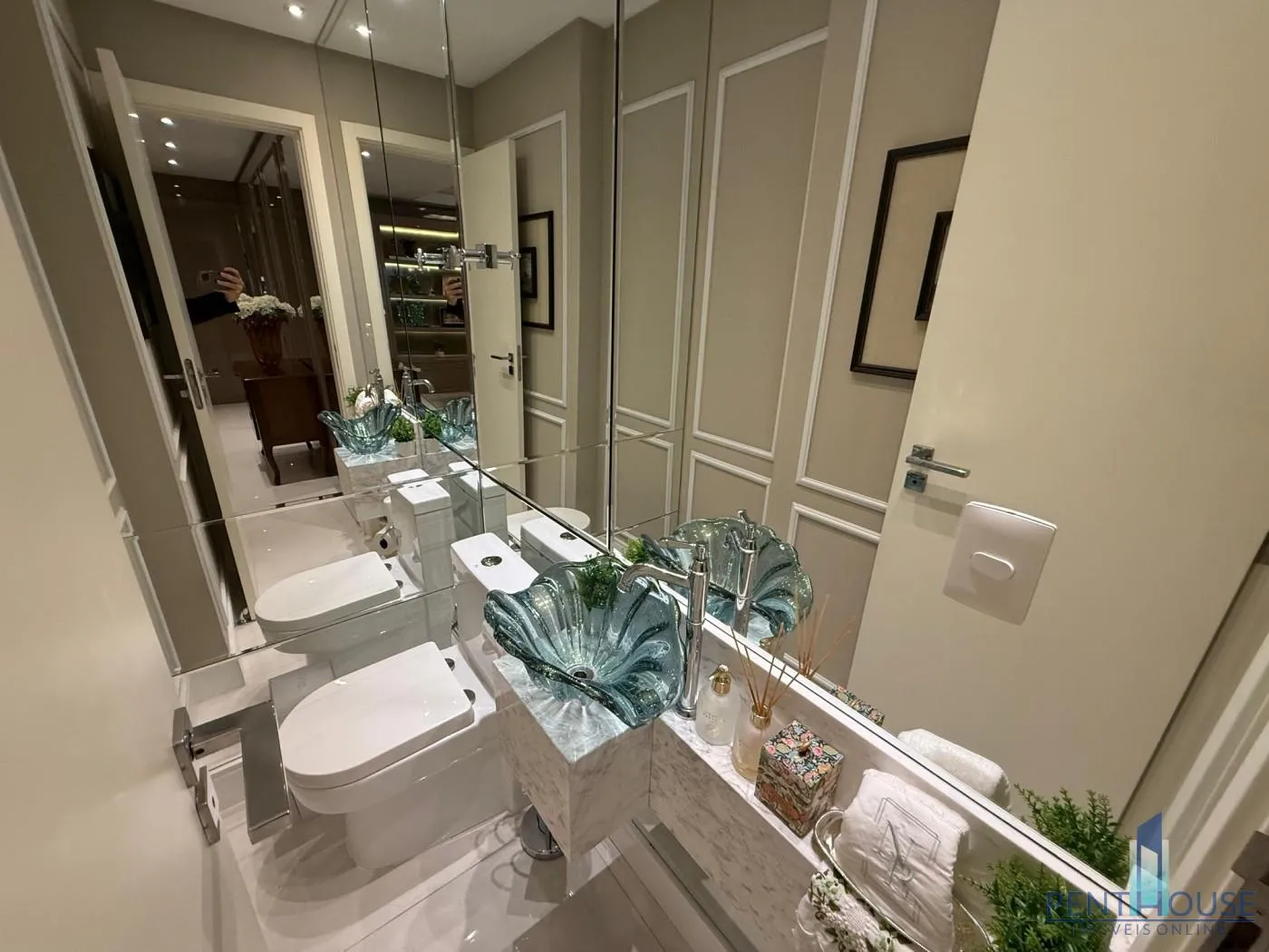 Imagem Apartamento com Terraço para Venda em Balneário Camboriú, CENTRO, 3 dormitórios, 3 suítes, 6 banheiros, 2 vagas