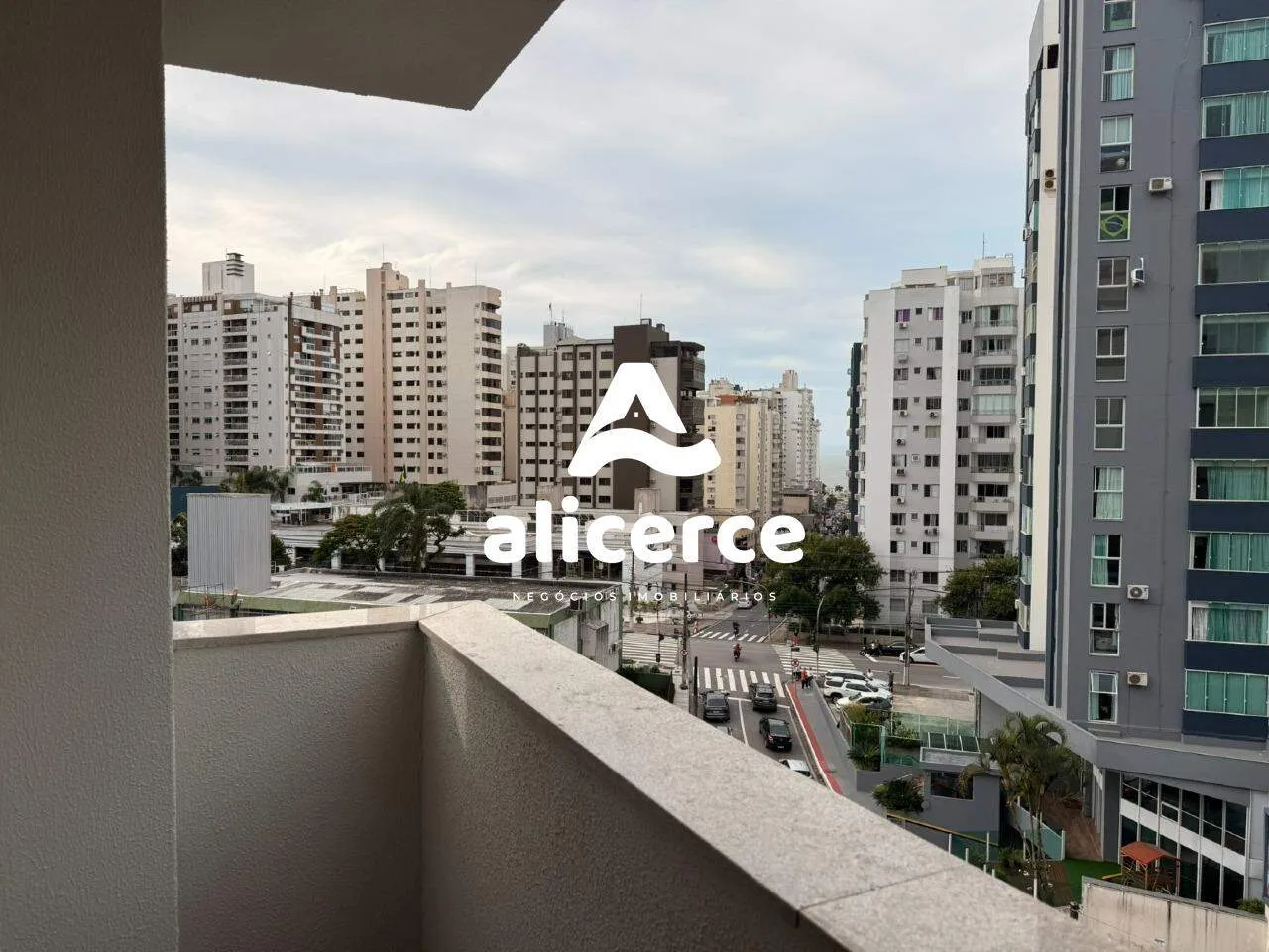 Imagem Apartamento à venda com 3 quartos 1 suíte, 122m² em Centro Florianópolis