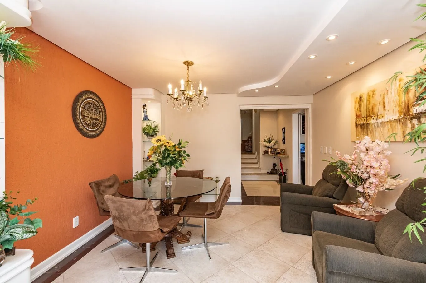 Imagem Vende-se apartamento com 3 quartos (1 suíte), 133 m² e 1 vaga - Petrópolis