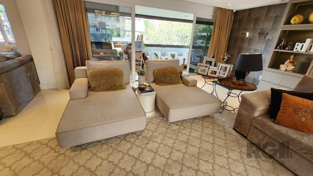 Imagem Excelente apartamento de 382,57 m² com 4 suítes e 4 vagas de garagem