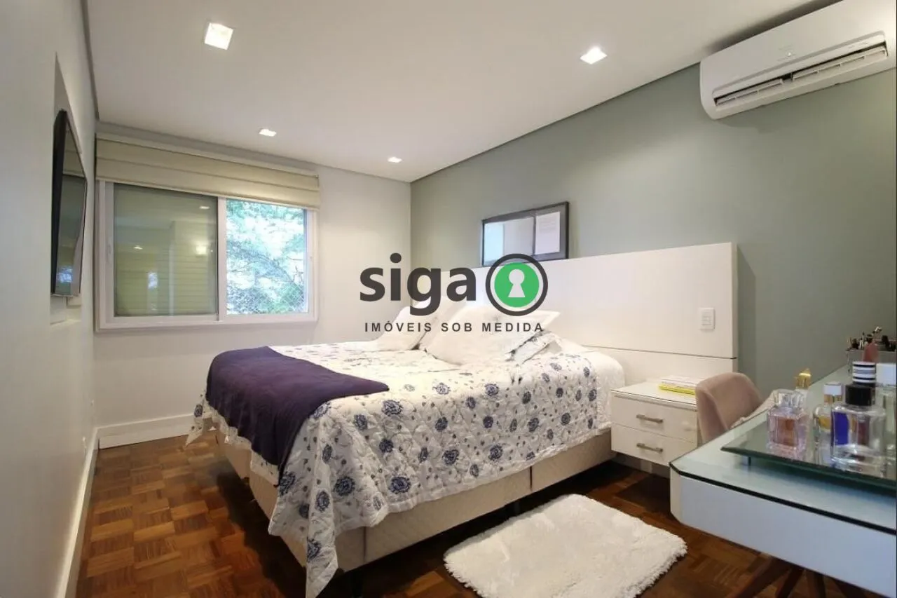Imagem Apartamento sofisticado em Moema com reforma impecável e 2 vagas fixas.