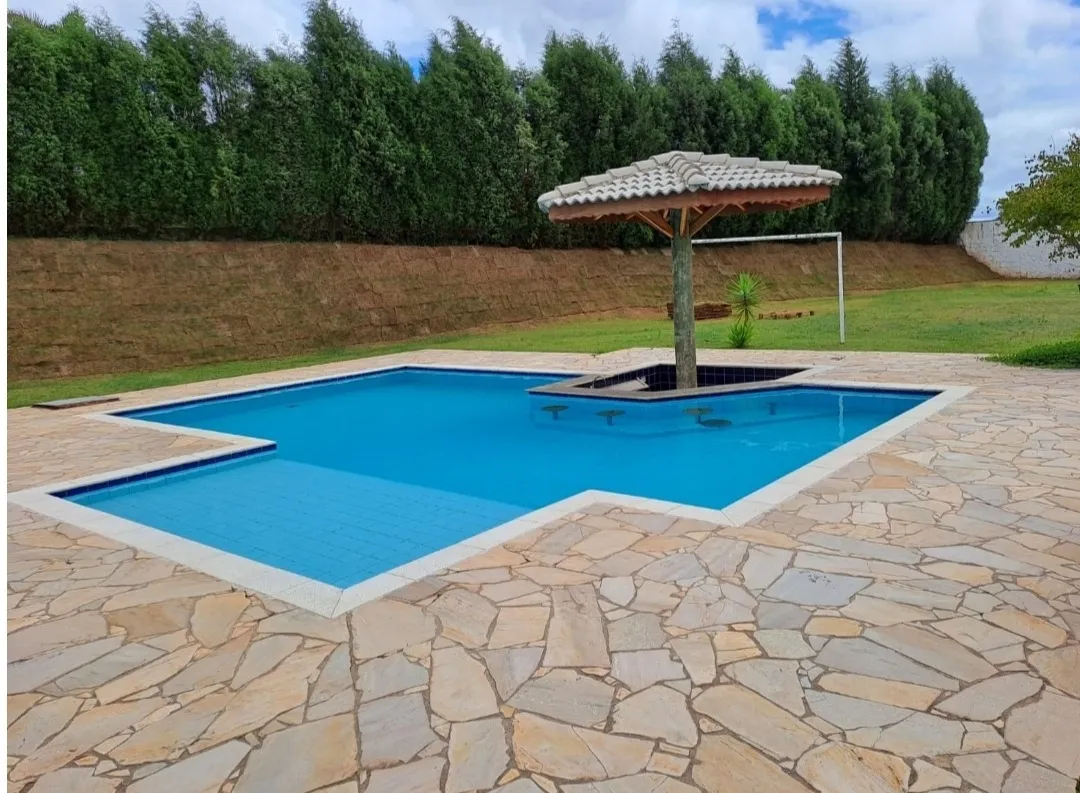 Imagem Linda Casa no Parque Village Castelo: Conforto, Lazer e Natureza