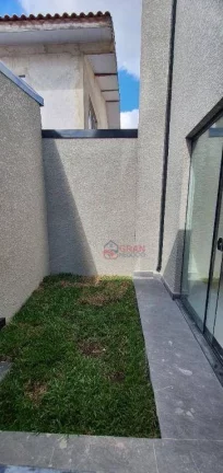 Imagem Sobrado com 3 dormitórios à venda no Sítio Cercado