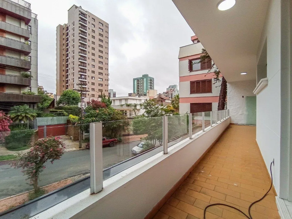 Imagem Casa Comercial de Luxo no Centro da Cidade - Oportunidade Única!