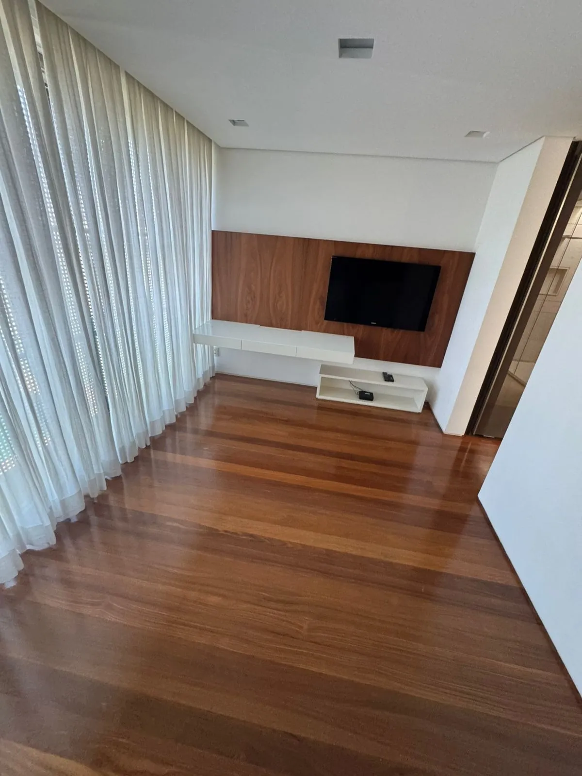 Imagem Casa à Venda na Vila Fasano do Lago com 4 Suítes no Cond. Fazenda Boa Vista