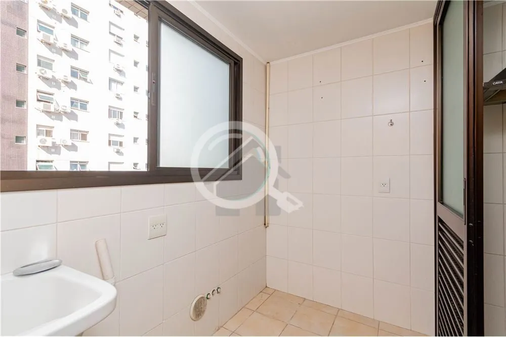 Imagem Bem-vindo a este espaçoso apartamento com uma localização privilegiada e uma variedade de comodid...
