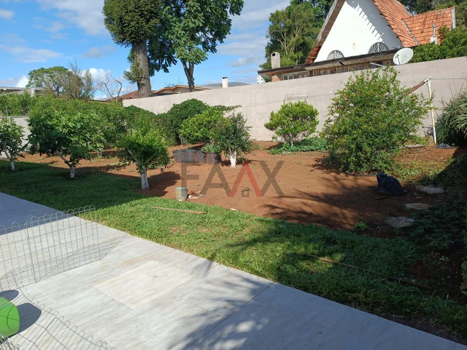 Imagem Linda casa em Bairro Privilegiado da cidade, com amplo terreno, DOS ESTADOS GUARAPUAVA PR