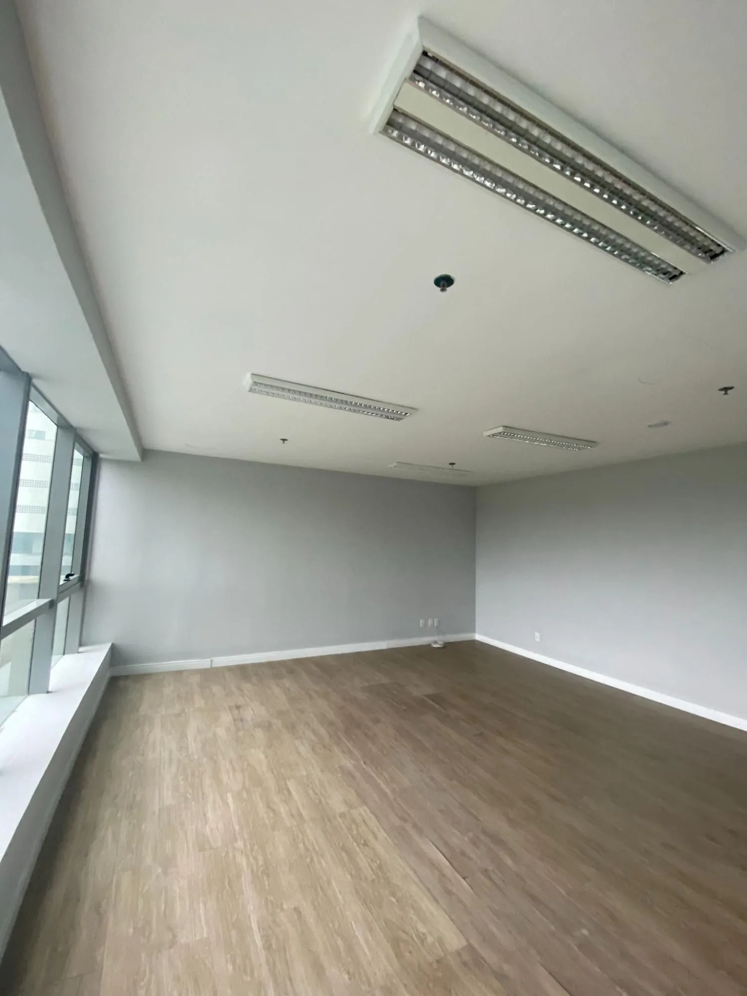 Imagem Sala Comercial no Bairro Praia de Belas - Porto Alegre
