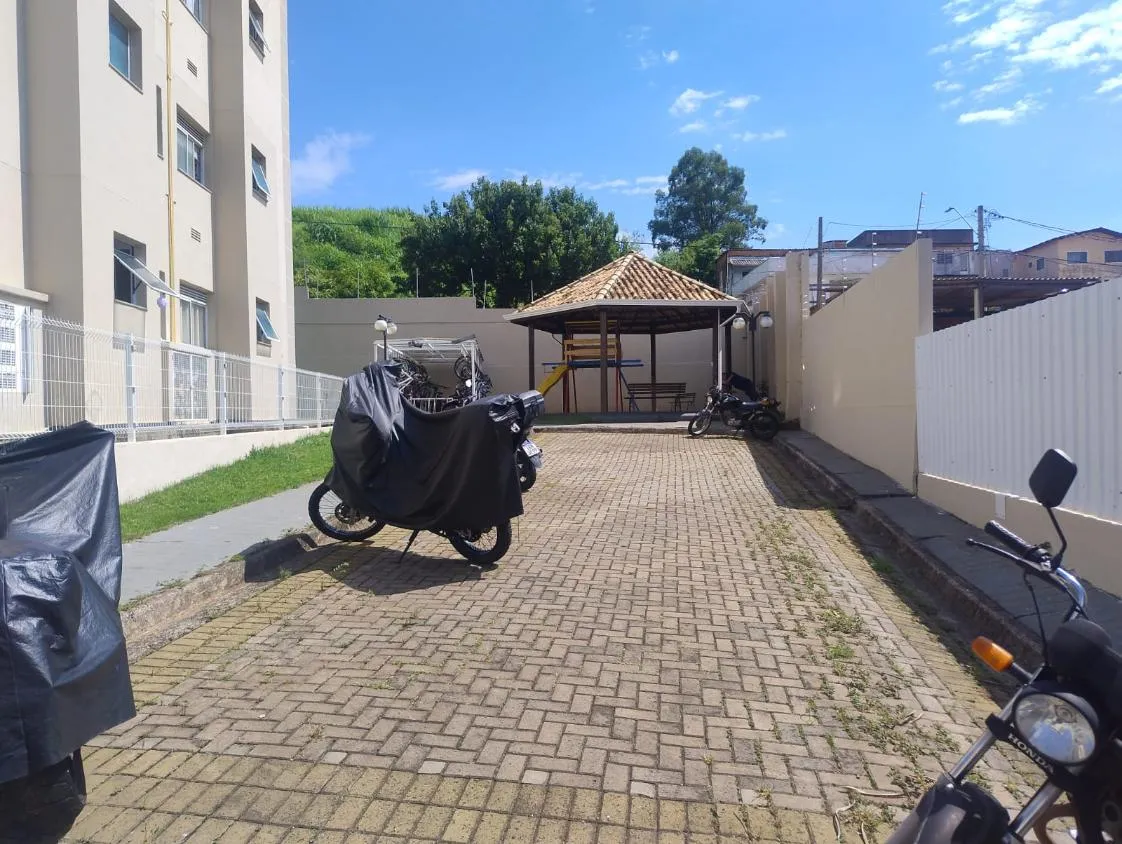 Imagem Apartamento com 2 Dormitórios, Varanda e 1 Vaga 45 m²