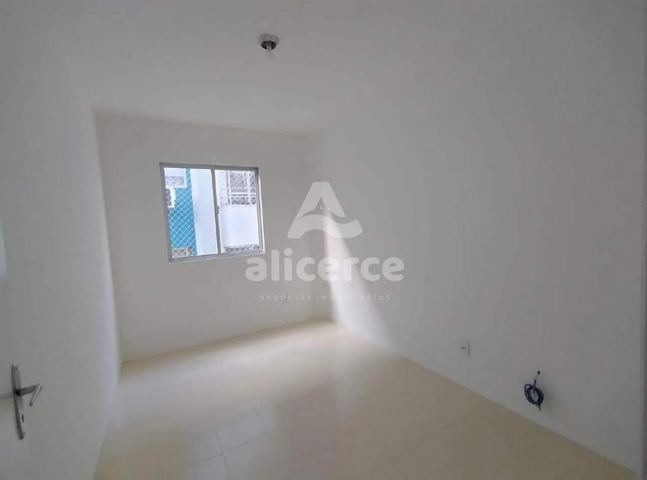 Imagem Apartamento Recém reformado, semi mobiliado 2 Dormitórios , elevador, piscina, Barreiros, São José/SC