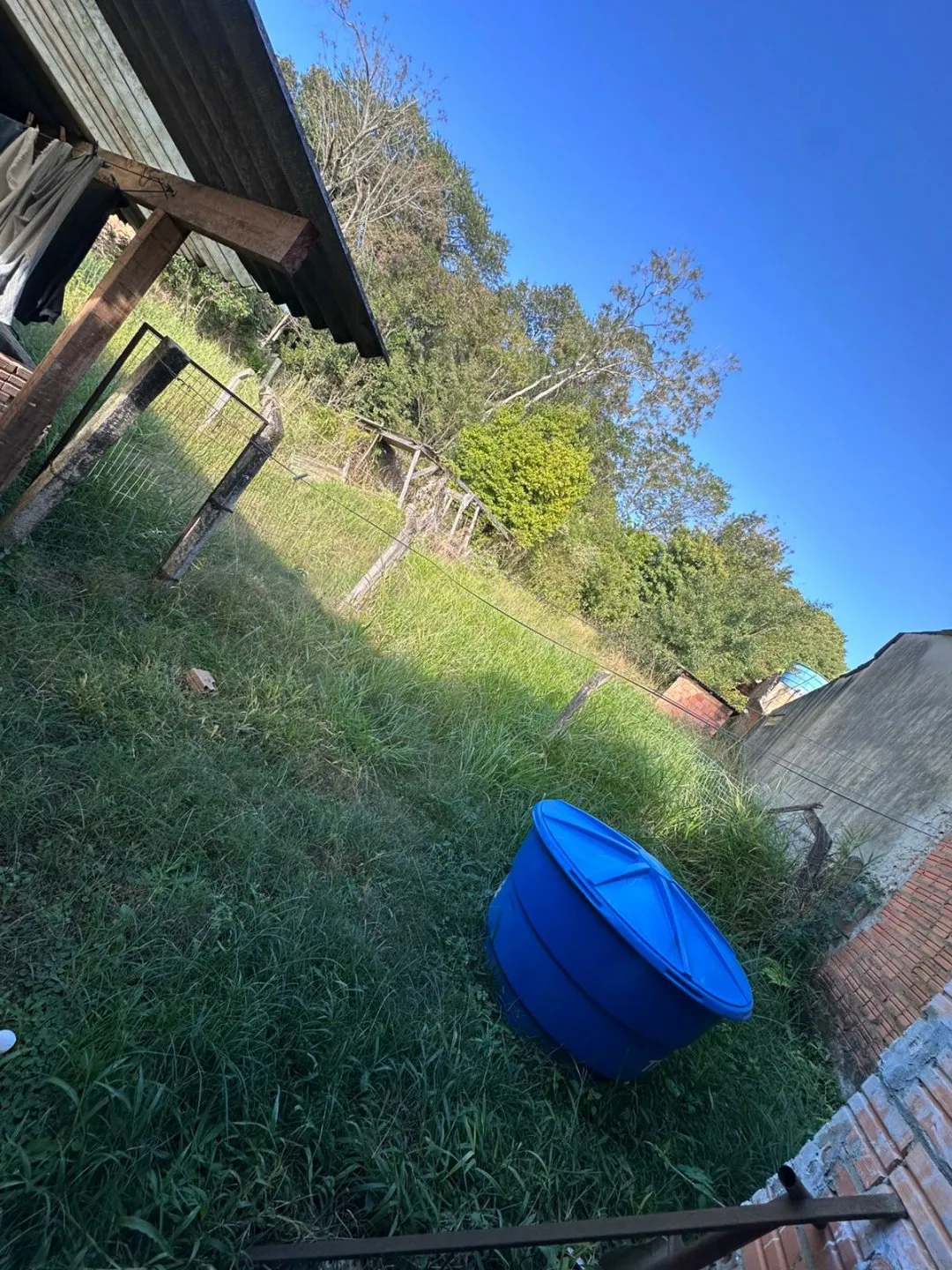 Imagem CASA À VENDA COM 2 DORMITÓRIOS E CONSTRUÇÃO PARA COMÉRCIO NO Tarumã