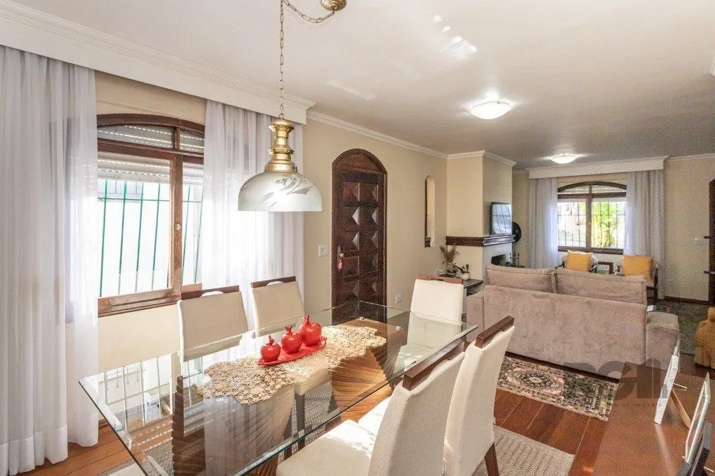 Imagem Casa no bairro Vila Ipiranga de 3 dormitórios e 3 vagas