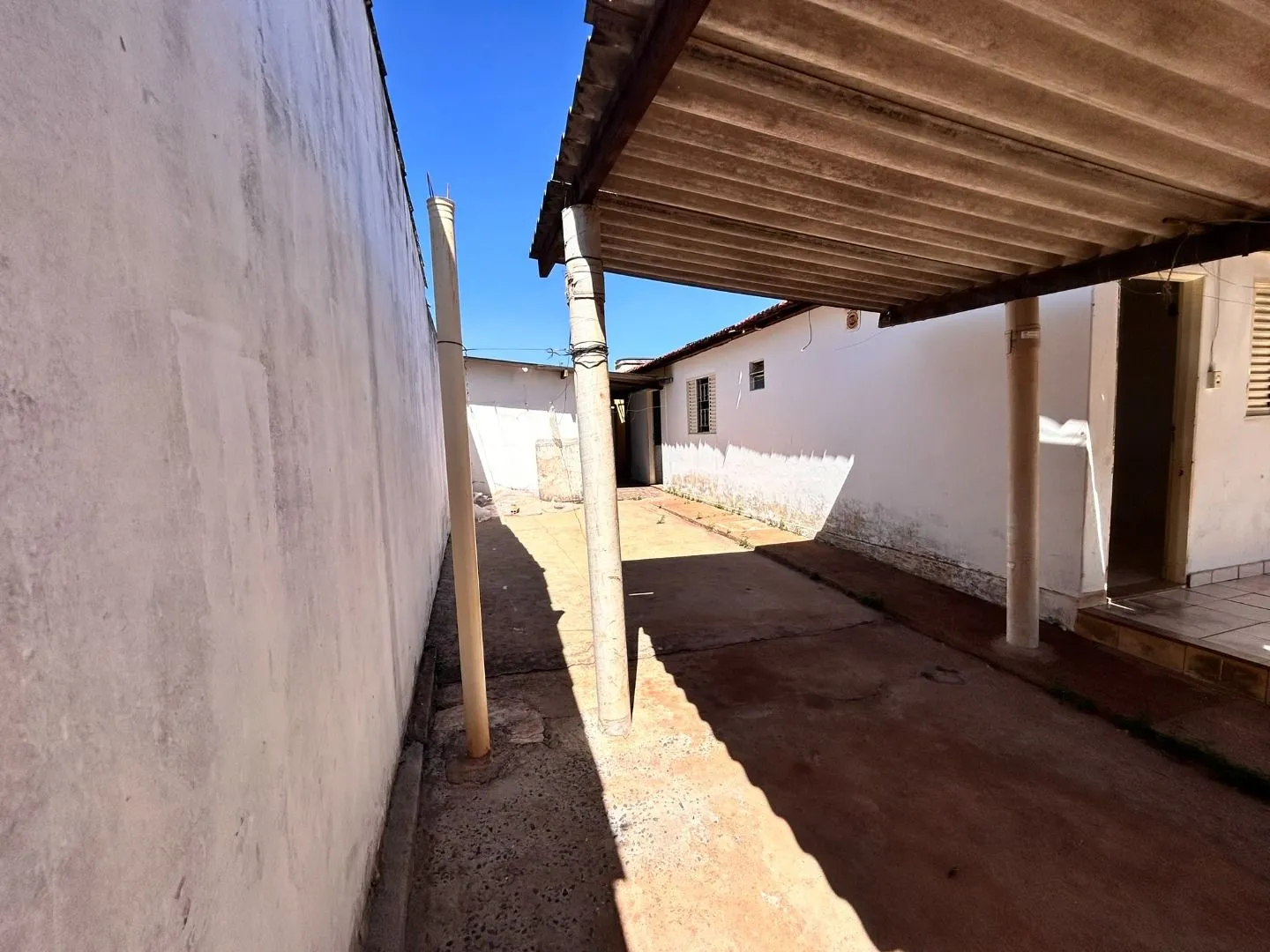 Imagem Casa com 2 dormitórios para alugar, 100 m² por R$ 1.300,00/mês - Boa Vista - Patos de Minas/MG