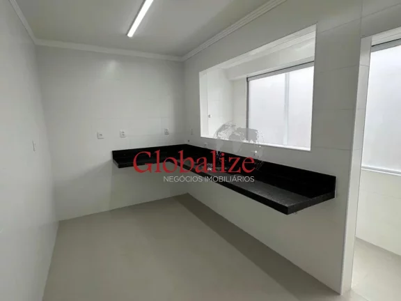 Imagem Apartamento à venda com 80m², 2 quartos, 1 suíte, varanda, garagem, reformado por R$430.000,00 na Aparcida em Santos