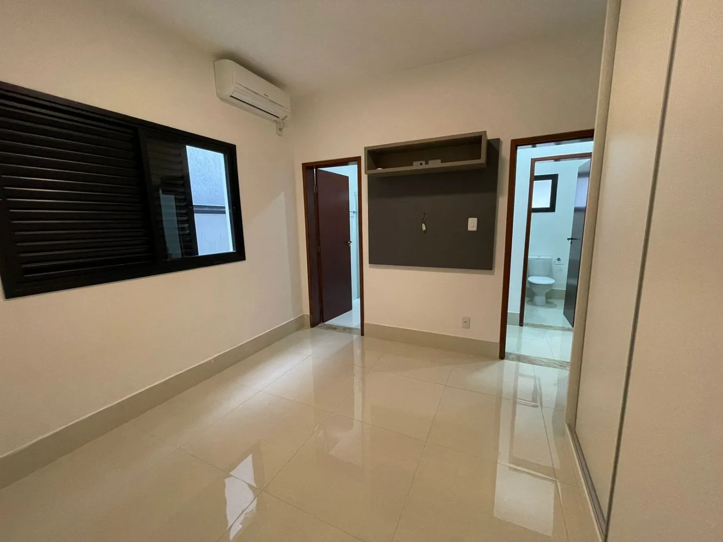 Imagem Casa à venda 3 Quartos, 1 Suite, 4 Vagas, 250M², Caminho Novo, Tremembé - SP | Campos do Conde 1