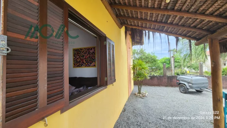 Imagem Casa à Venda em Itapoá SC, 3 Dormitórios, Próxima à Praia e Comércio Local