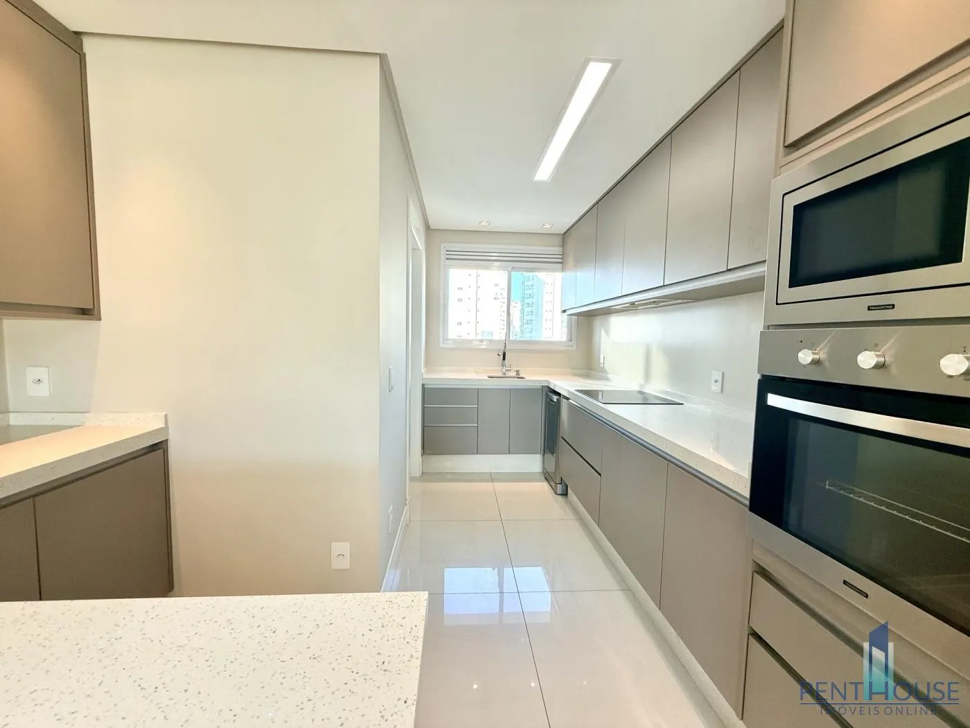 Imagem Apartamento Zona Central para Venda em Balneário Camboriú, CENTRO, 4 dormitórios, 2 suítes, 3 banheiros, 2 vagas