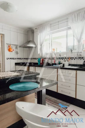 Imagem Casa com 3 Quartos e 4 banheiros à Venda, 190 m por R$ 750.000