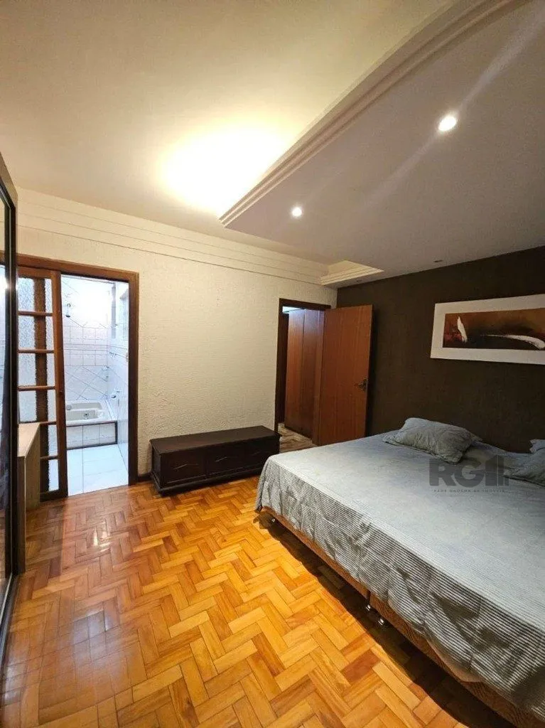 Imagem casa de 5 dormitórios no bairro Glória