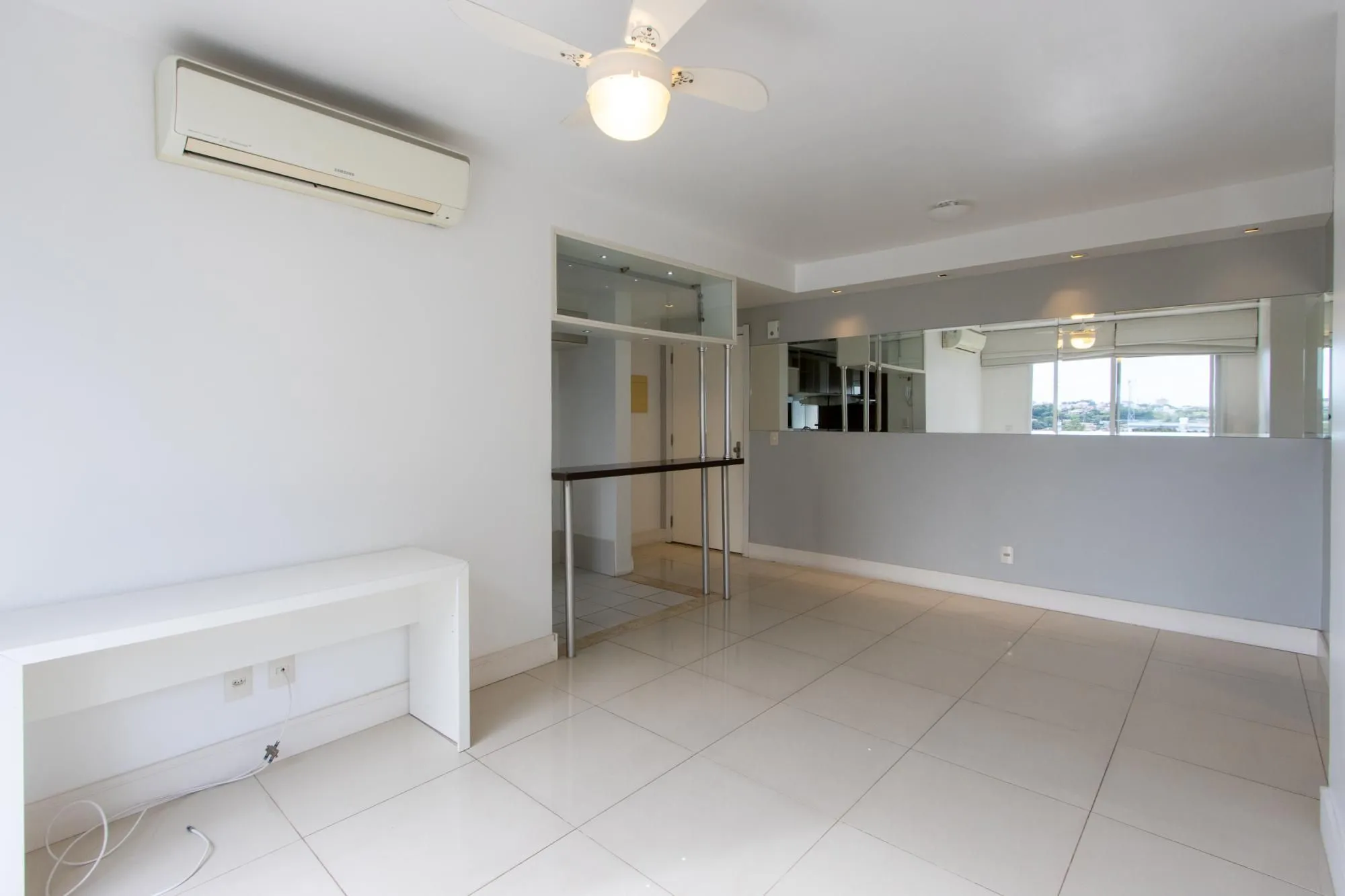 Imagem Apartamento no Bairro Cristal de 3 dormitórios,1 Suíte, Semi mobiliado com 1 vaga escriturada