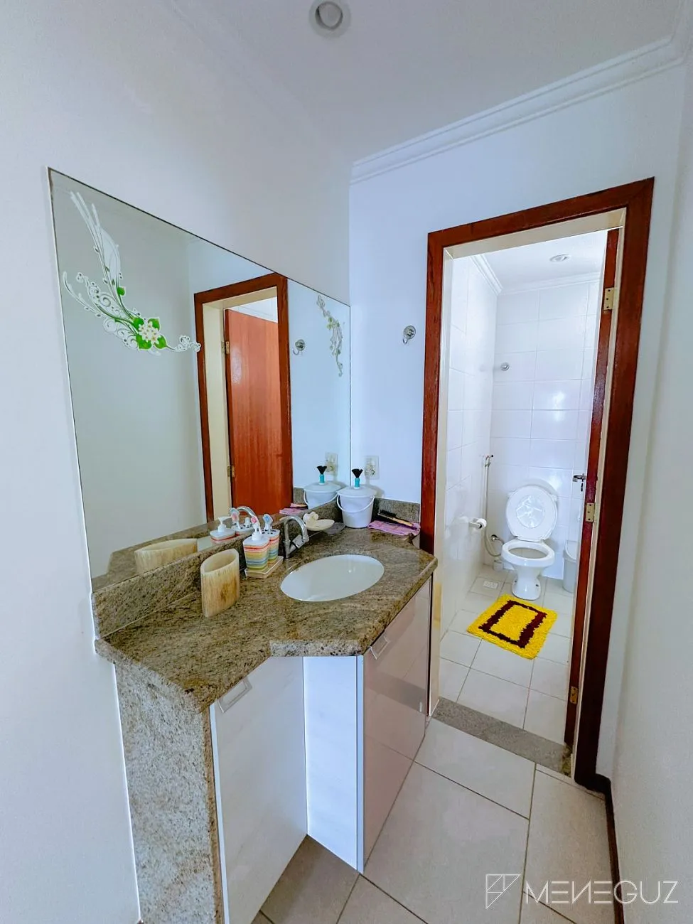Imagem Apartamento Mobiliado na Praia do Morro - 3 Quartos em Prédio Frente Mar!