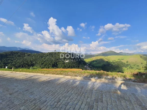 Imagem Terreno em condomínio, com 738 m² e vistas cinematográficas para as montanhas!