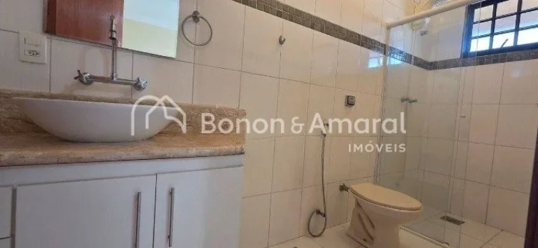 Imagem Localizada em um tranquilo bolsão residencial, com terreno plano e posição estratégica, este sob...