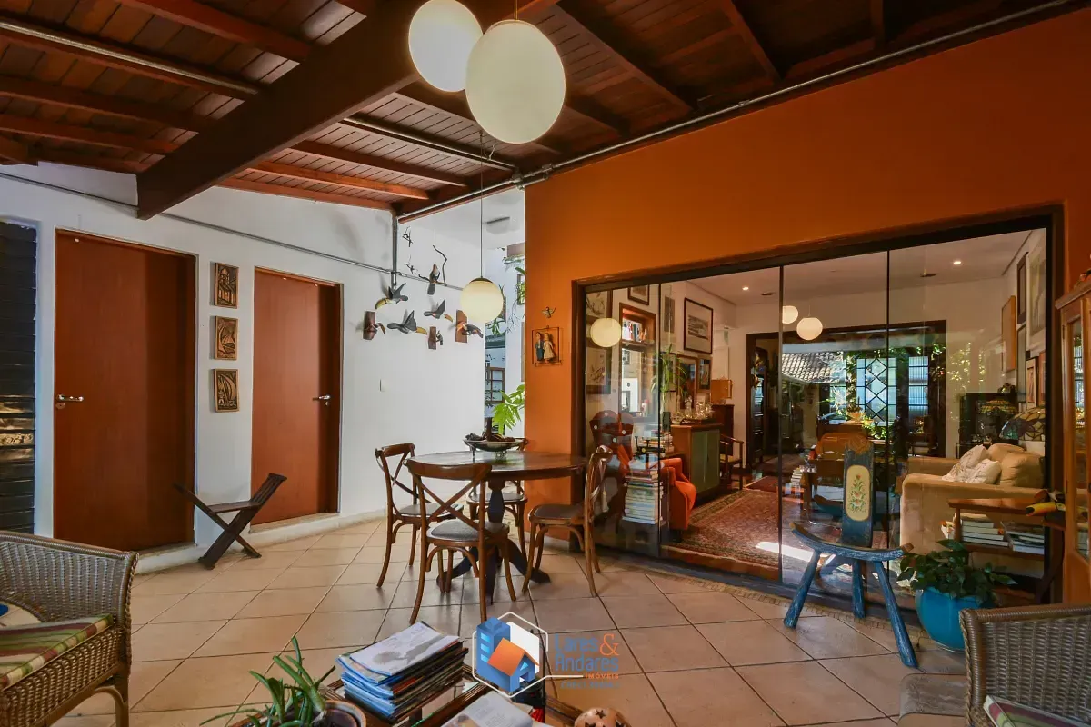 Imagem Casa para venda em Pacaembu com 3 quartos, sendo 3 suítes, 422m²