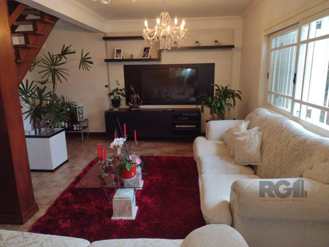 Imagem Casa semi mobiliada, 4 dormitórios, 5 vagas Bairro Vila Cachoeirinha