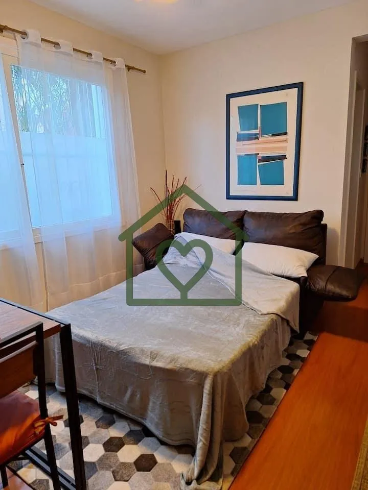 Imagem Apartamento térreo elevado, de frente e recuado, localizado em prédio com belos jardins. O imóvel...